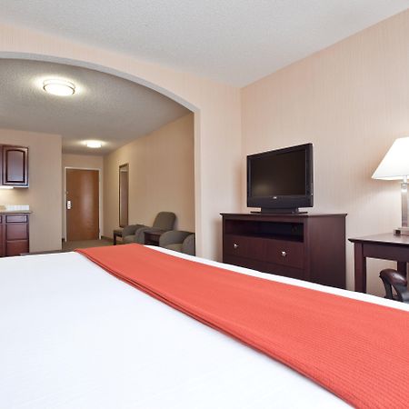 Holiday Inn Express Hotel & Suites Tipp City By Ihg Eksteriør billede