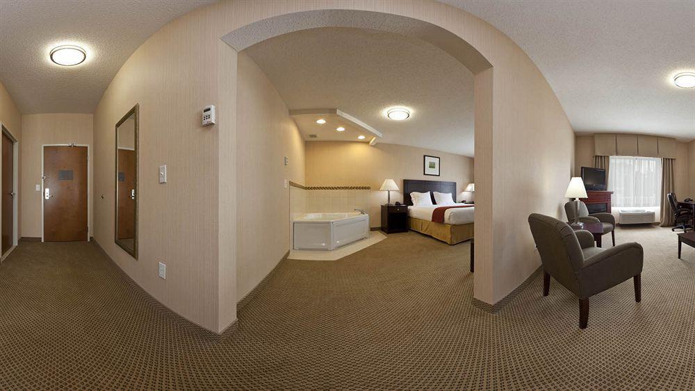 Holiday Inn Express Hotel & Suites Tipp City By Ihg Eksteriør billede