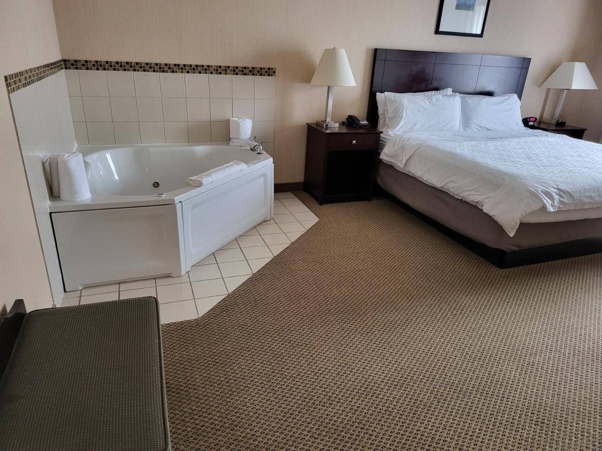 Holiday Inn Express Hotel & Suites Tipp City By Ihg Eksteriør billede