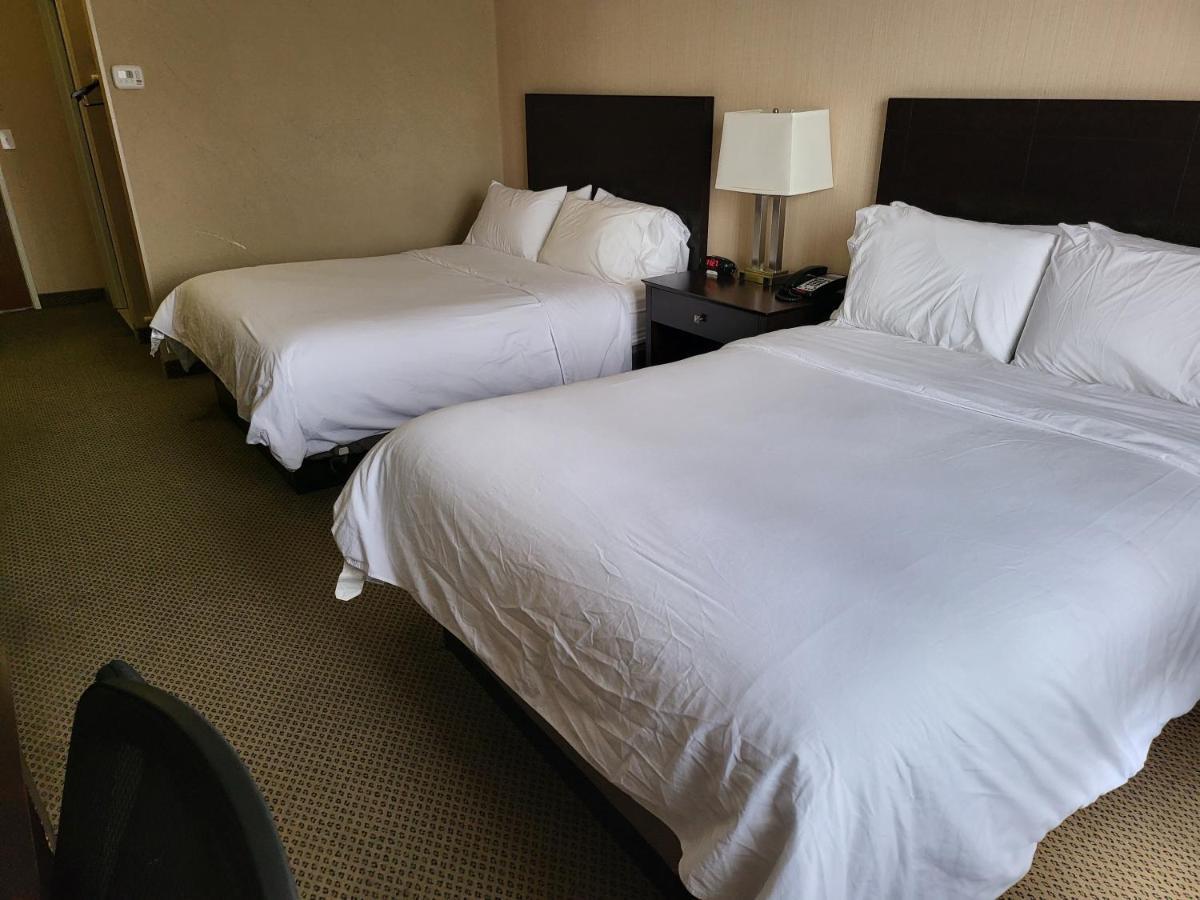 Holiday Inn Express Hotel & Suites Tipp City By Ihg Eksteriør billede