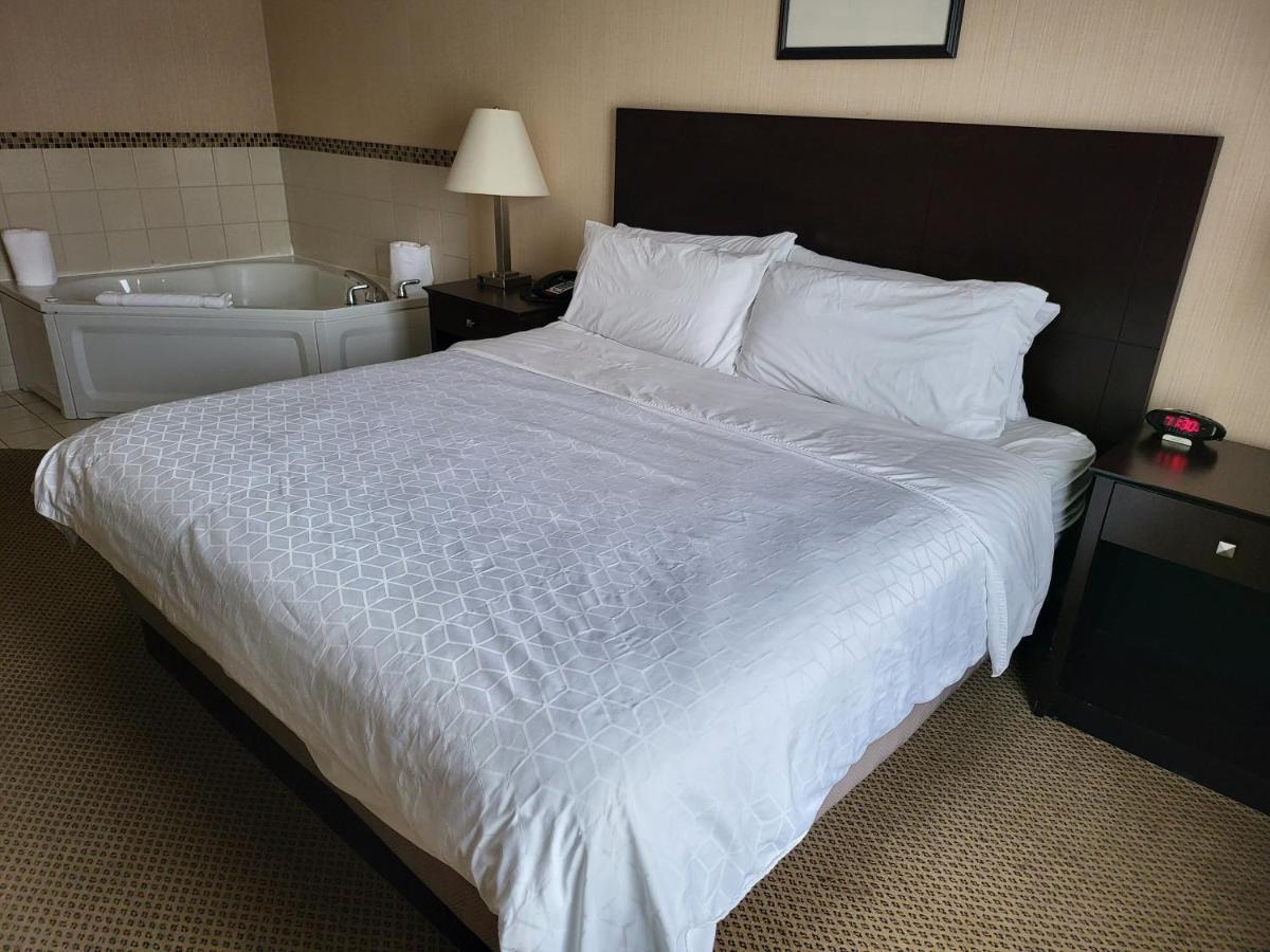 Holiday Inn Express Hotel & Suites Tipp City By Ihg Eksteriør billede