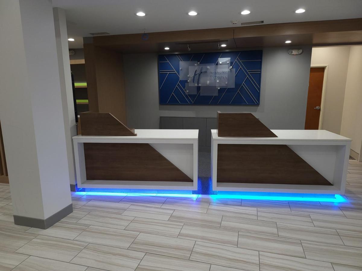 Holiday Inn Express Hotel & Suites Tipp City By Ihg Eksteriør billede