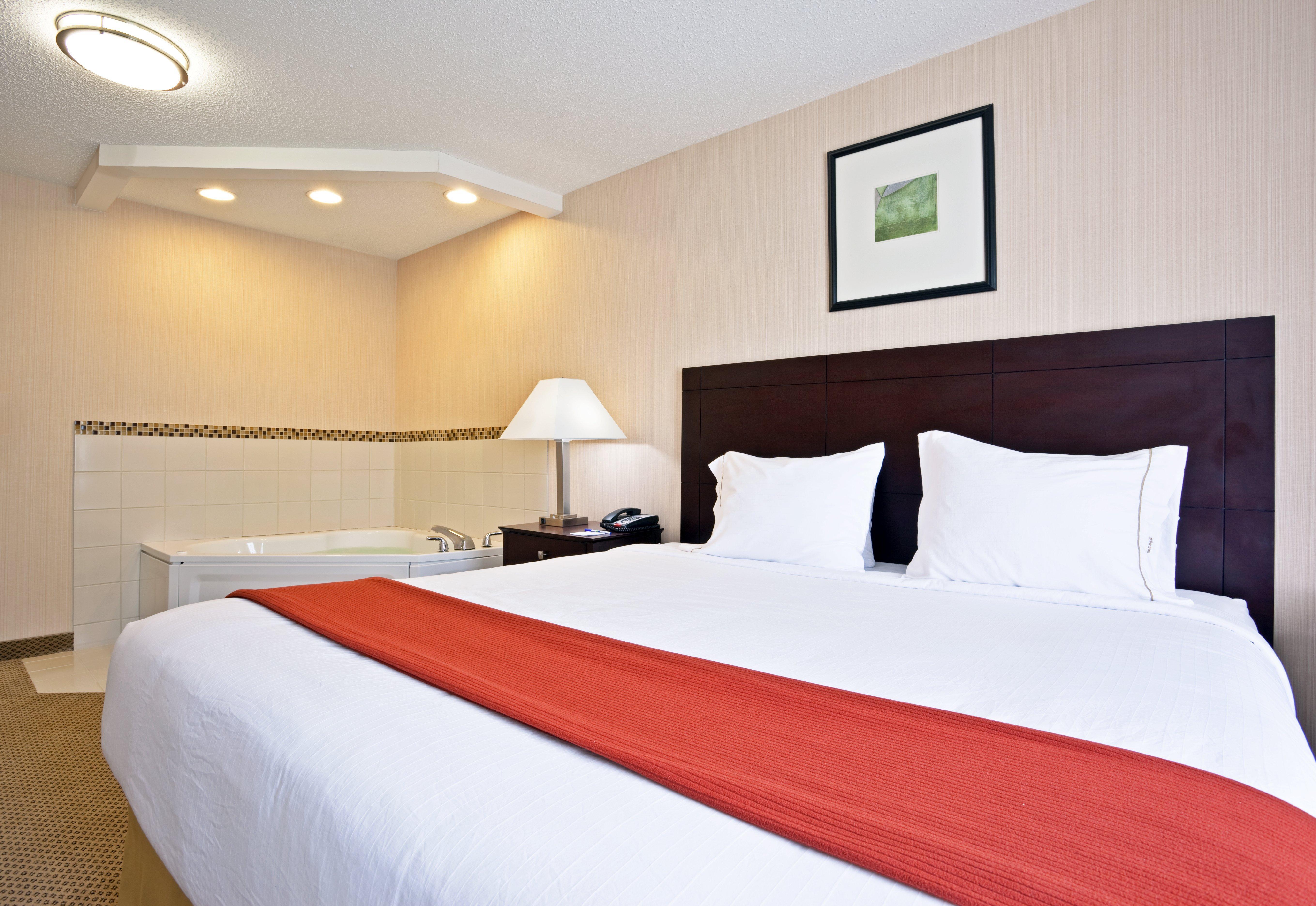Holiday Inn Express Hotel & Suites Tipp City By Ihg Eksteriør billede