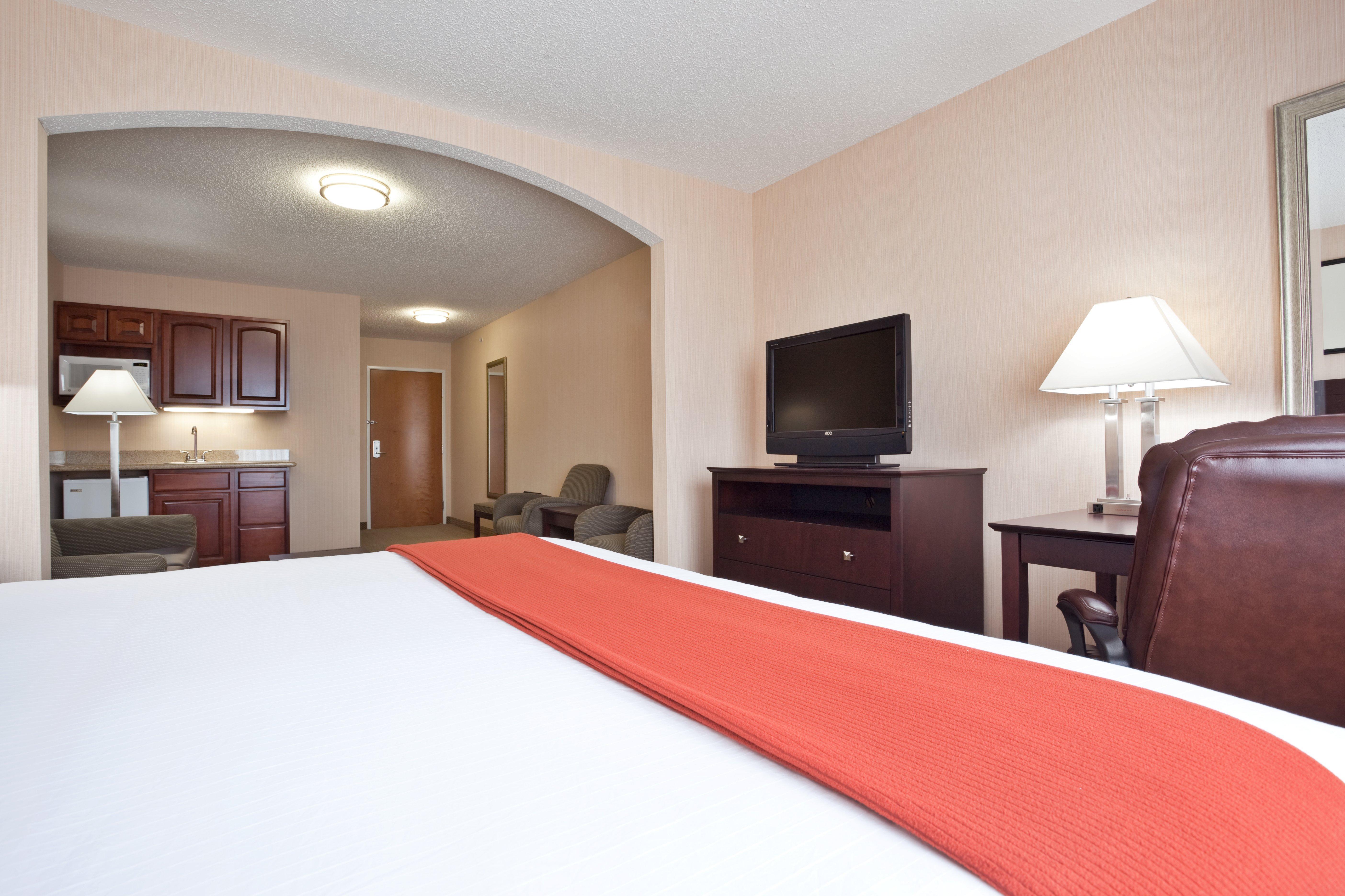 Holiday Inn Express Hotel & Suites Tipp City By Ihg Eksteriør billede