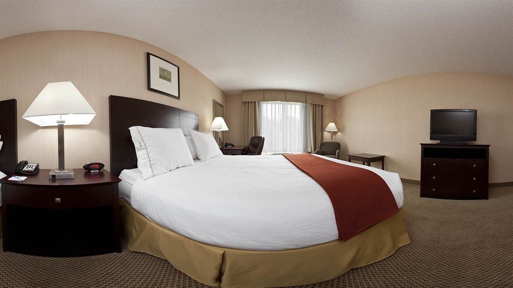 Holiday Inn Express Hotel & Suites Tipp City By Ihg Eksteriør billede